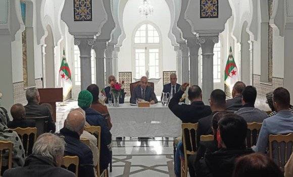 Chaib meets members of the Algerian community established in Tunisia