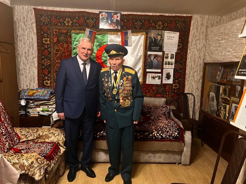 L’Ambassadeur d’Algérie à Moscou rend visite au Colonel à la retraite Andrei Pavlenko