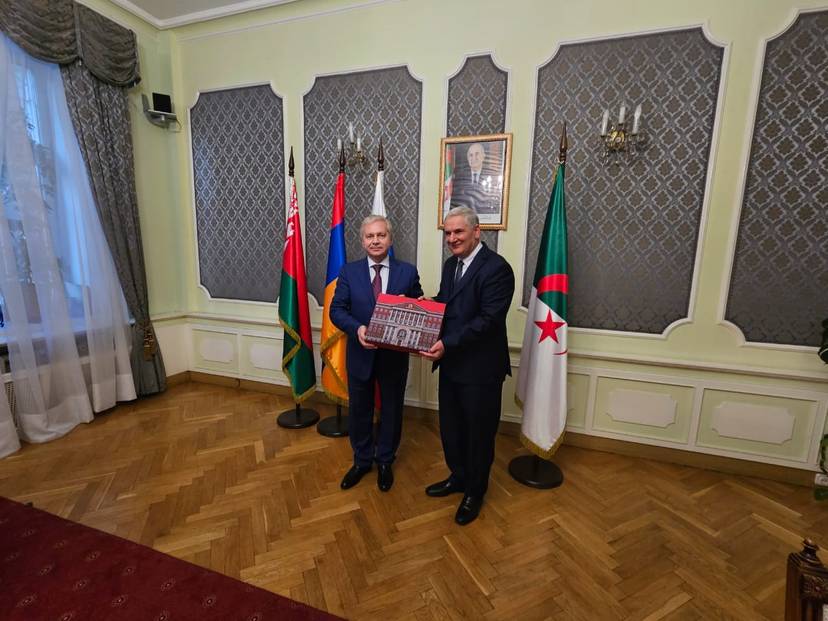 S.E.M L’AMBASSADEUR D’ALGERIE EN FEDERATION DE RUSSIE REÇOIT LE MINISTRE DU GOUVERNEMENT DE LA VILLE DE MOSCOU EN CHARGE DE L'ECONOMIE EXTERIEURE ET DE LA COOPERATION INTERNATIONALE.