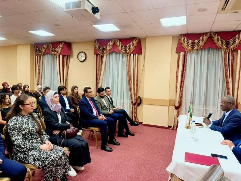 Le ministre de la Jeunesse conclut sa visite en Russie par une rencontre avec les jeunes de la communauté nationale établie en Russie