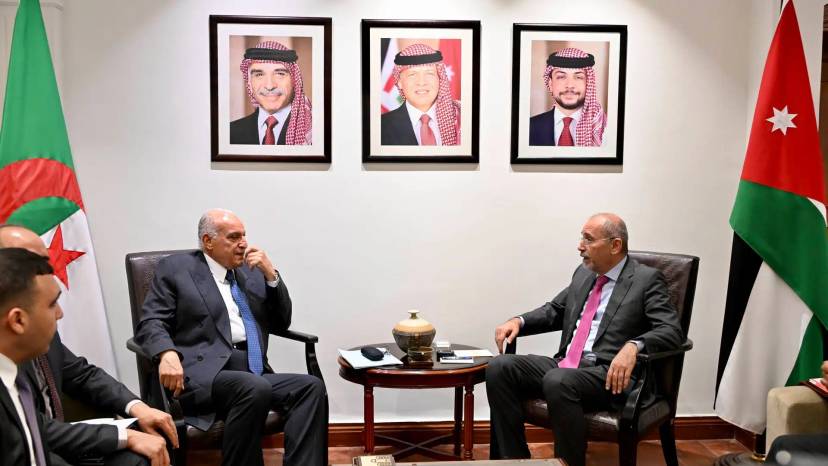 M. Attaf reçu à Amman par le vice-Premier ministre, ministre jordanien des Affaires étrangères et des Expatriés